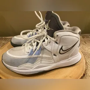 Nike Kyrie Infinity (GS) Basketball White Light Marine DD0334-102 Youth Sz 4Y GC