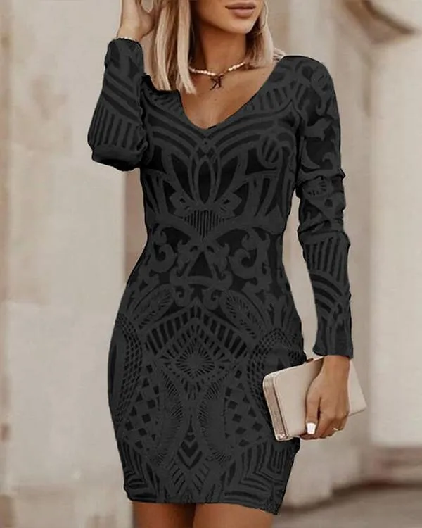 Niobe® | Figure-Hugging Hip Dress With V-Neck