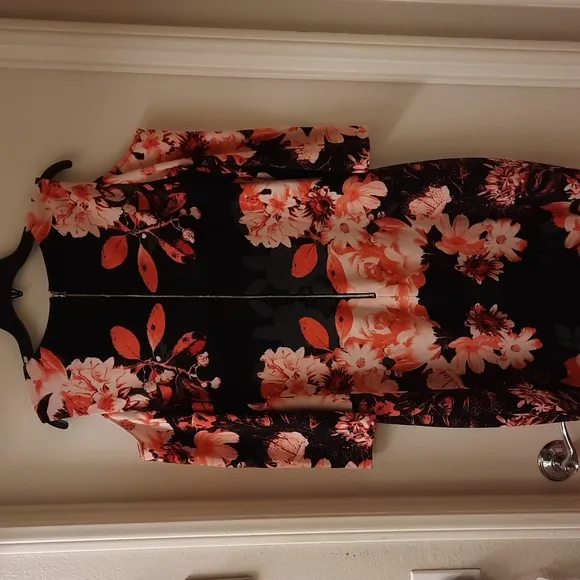 NWOT, JAX Black Label Cold Shoulder Floral Bodycon Dress