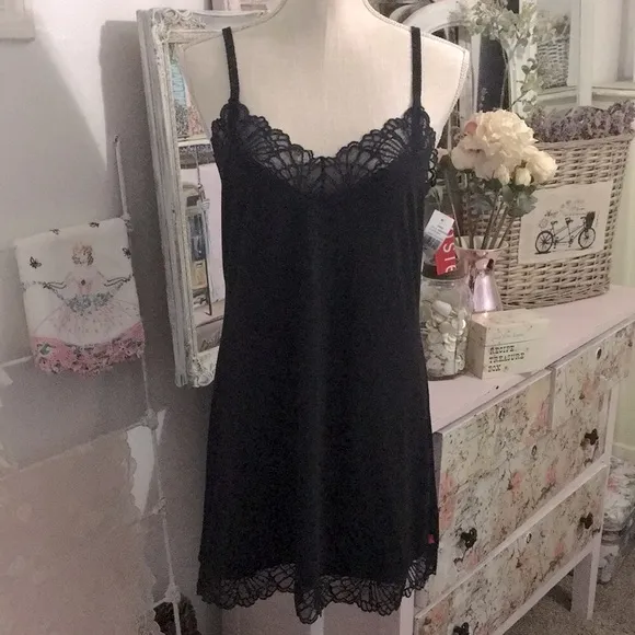 NWT Josie by Natori Elegant Black Lace Trim Chemise Size Medium
