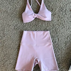 Pink Women's Seanless Yoga Cycling sports bra and shorts Set