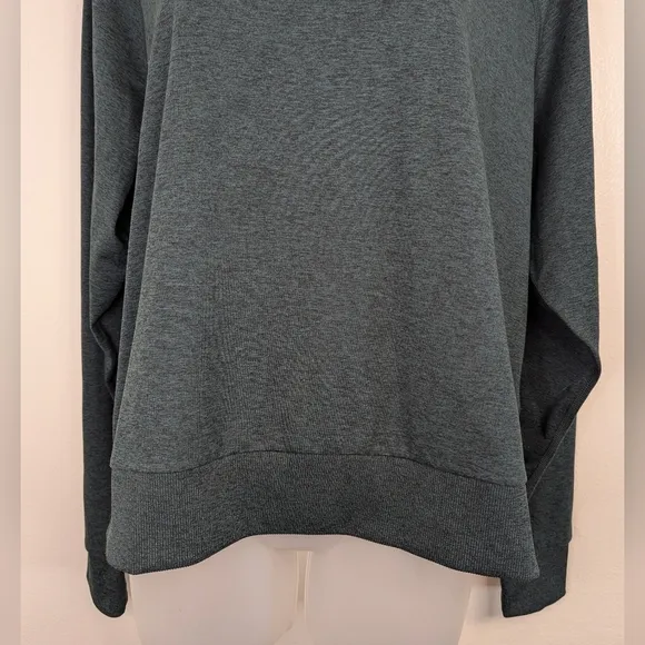 Quince Pullover Athleisure Activewear Gym Outdoors Hike Walk Beach Sweater M