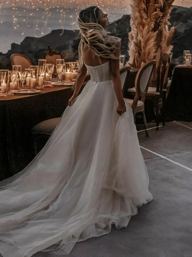 Romantic A-Line Sweetheart Ivory Tulle Beach Wedding Dresses with Slit