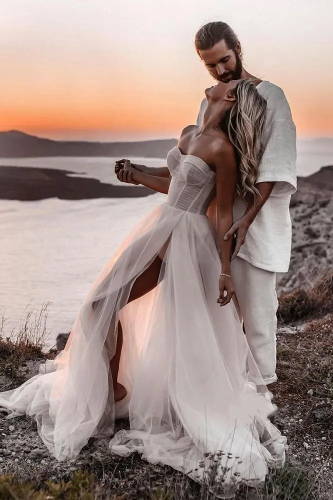 Romantic A-Line Sweetheart Ivory Tulle Beach Wedding Dresses with Slit