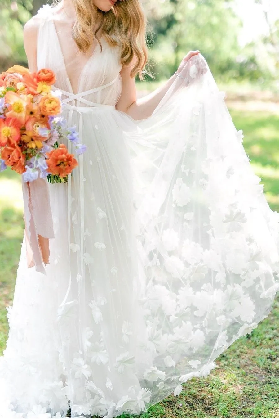 Romantic Tulle Flower Bridal Gown with V-neckline
