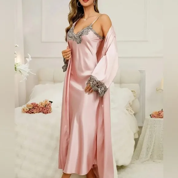Rose Satin Robe SZ M NWT ✨💕💕💕