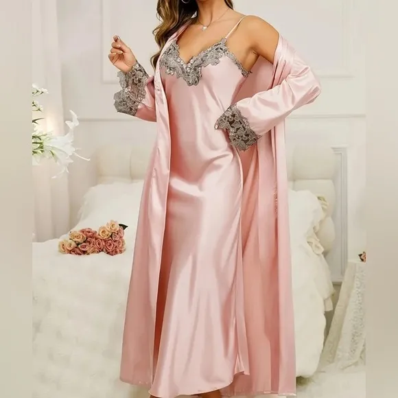 Rose Satin Robe SZ M NWT ✨💕💕💕