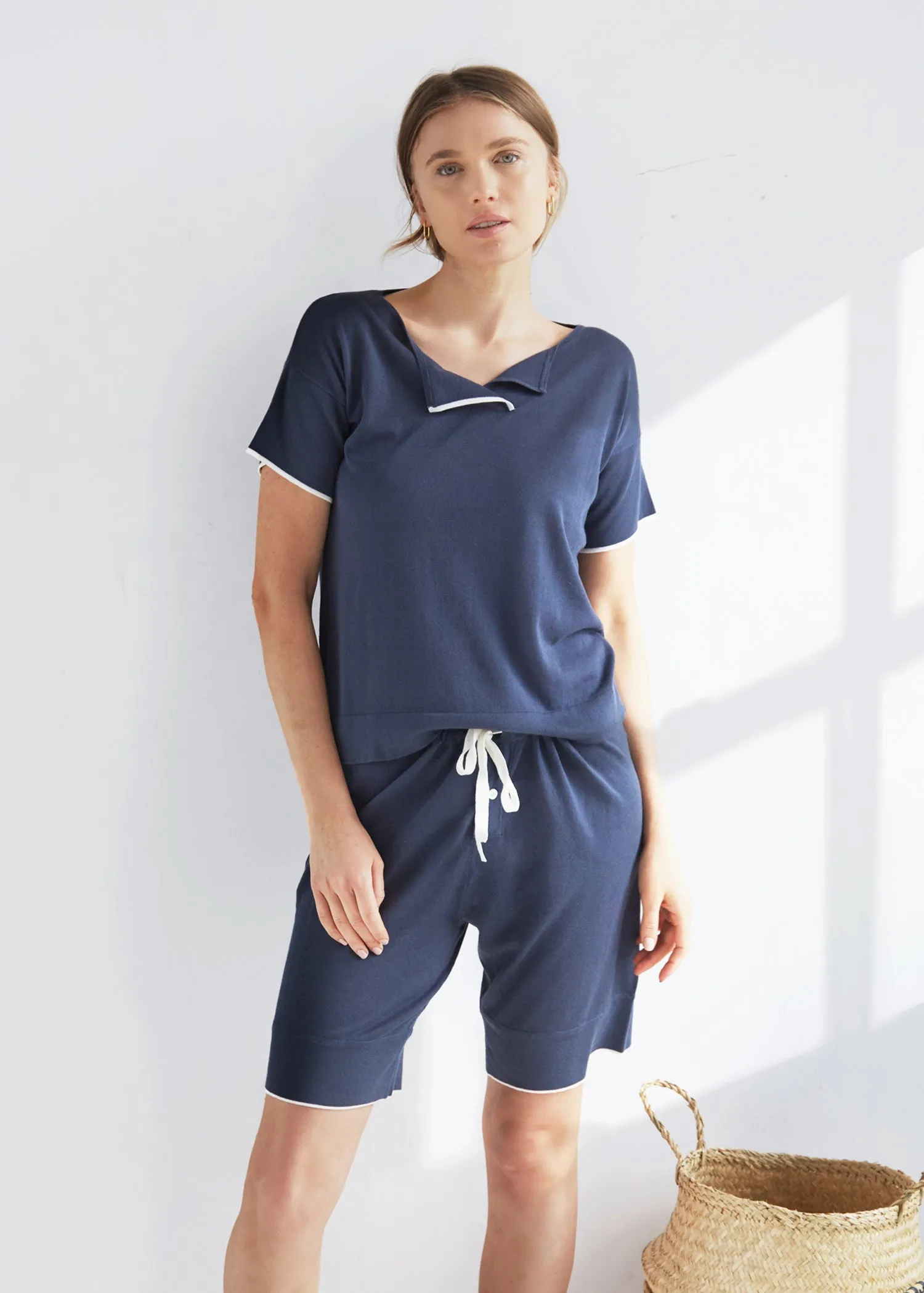 SPLIT NECK TEE