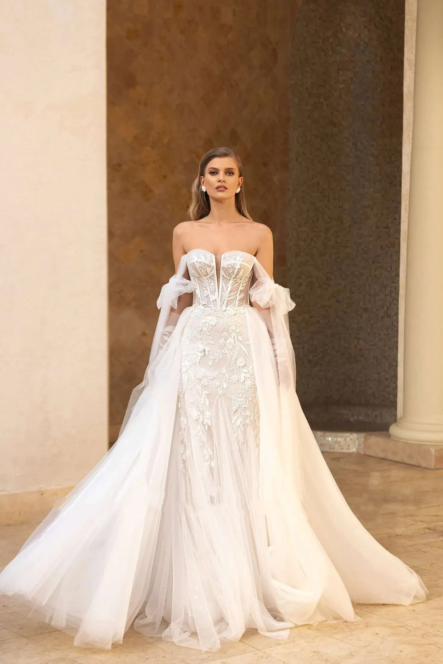 Strapless Detachable Sleeves Lace Appliques V-Neck Wedding Dress