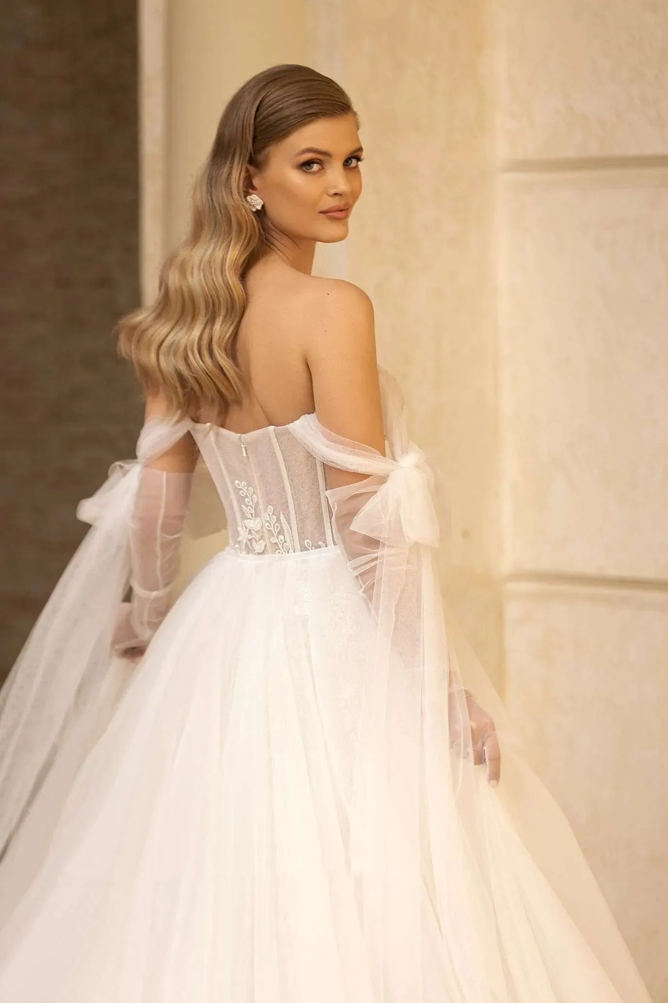 Strapless Detachable Sleeves Lace Appliques V-Neck Wedding Dress