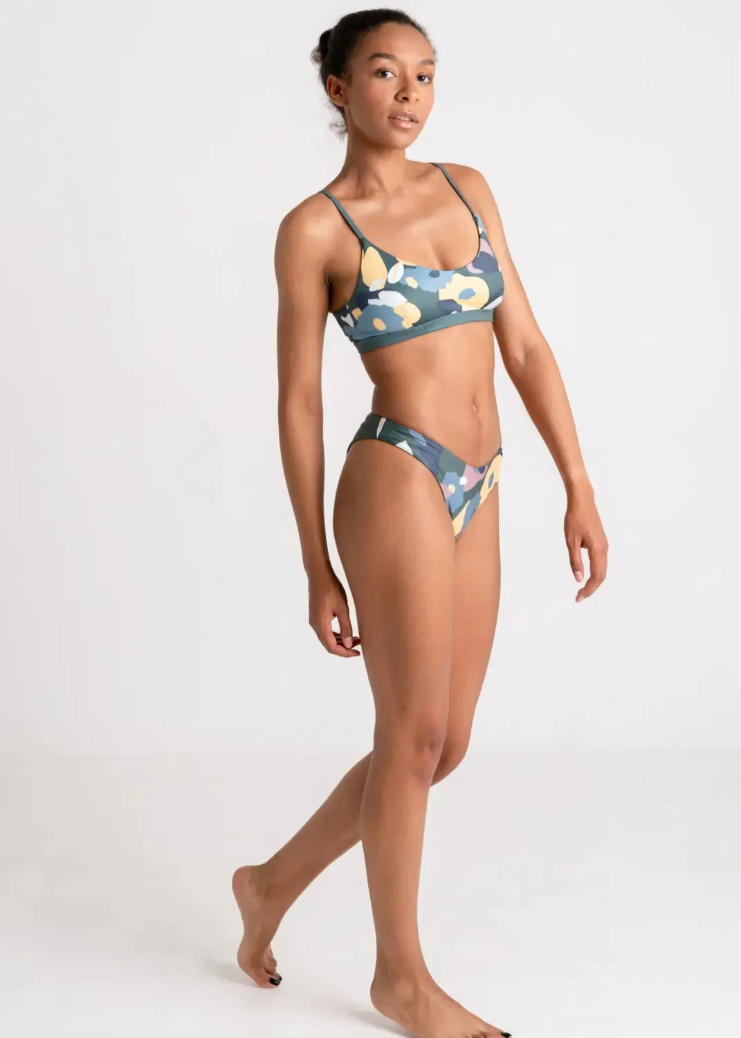 Surin Bikini Top mit Green Wildflower Print