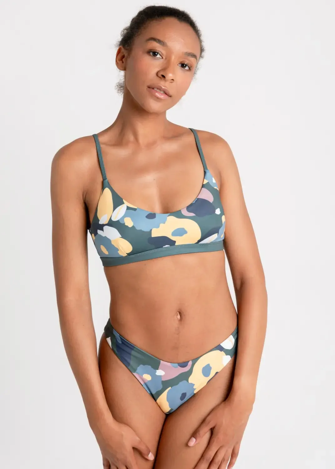 Surin Bikini Top mit Green Wildflower Print
