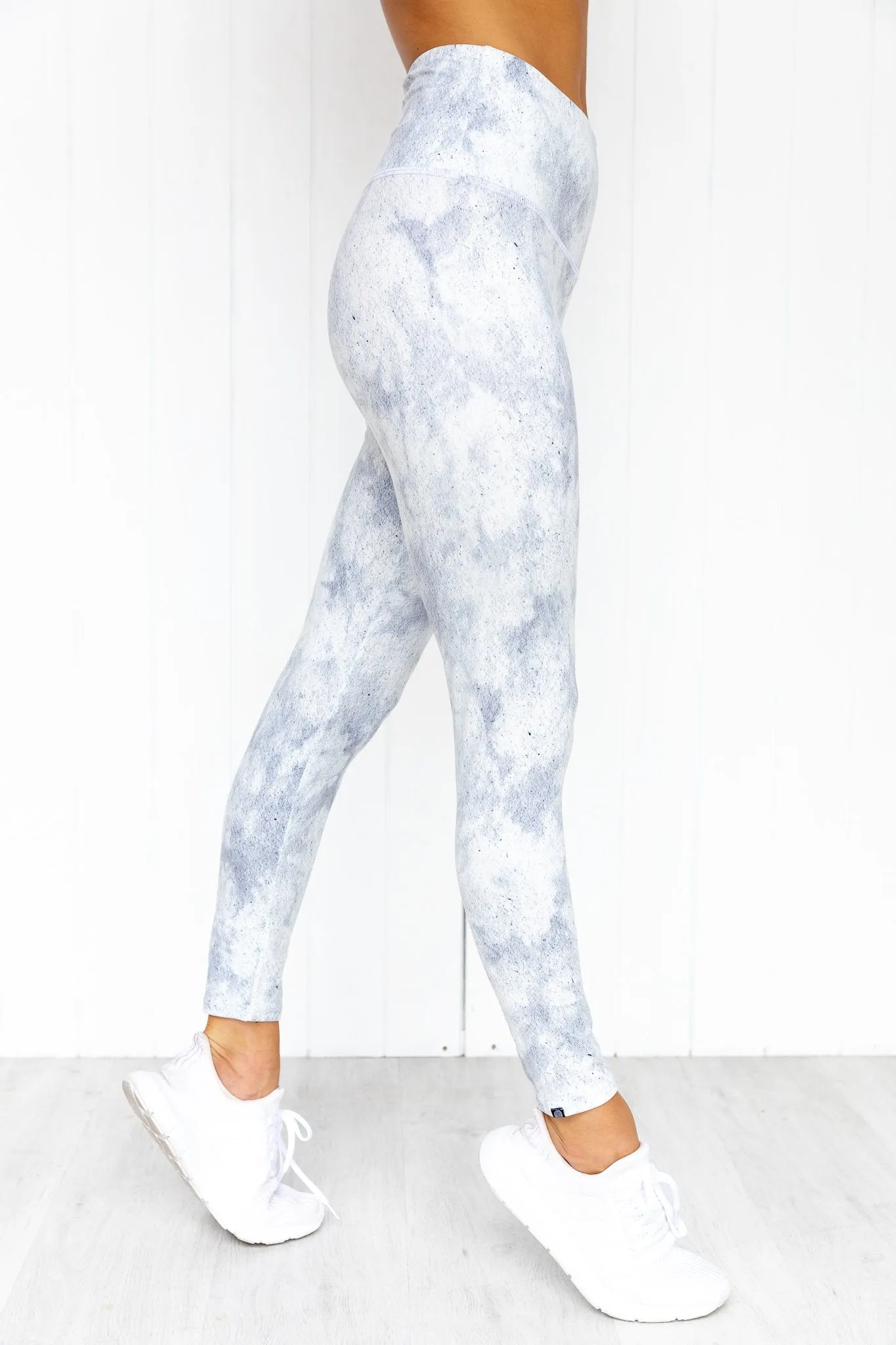 Sustainable High Rise Midi Legging - Air