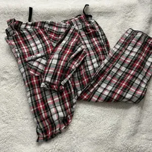 Victoria Secret PJ Set Long Sleeve VS Top &amp; Pants Red Plaid Pajamas Sz Small
