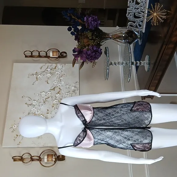 Victoria's Secret Black And Pink Open Front Babydoll. Size 36C
