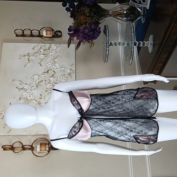 Victoria's Secret Black And Pink Open Front Babydoll. Size 36C
