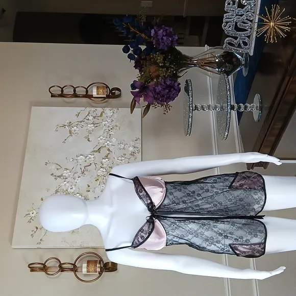 Victoria's Secret Black And Pink Open Front Babydoll. Size 36C