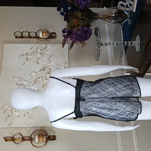 Victoria's Secret Black And Pink Open Front Babydoll. Size 36C