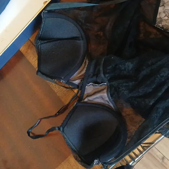 Victoria's Secret Black And Pink Open Front Babydoll. Size 36C