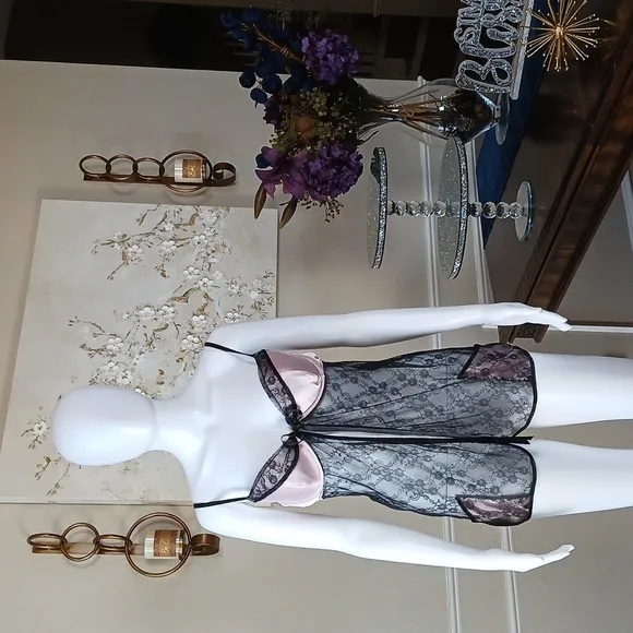 Victoria's Secret Black And Pink Open Front Babydoll. Size 36C