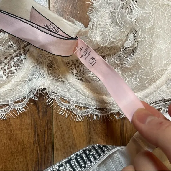 Victoria’s Secret White Lace Shine Rhinestone Balconette Bra &amp; Garter 32C/XS/S