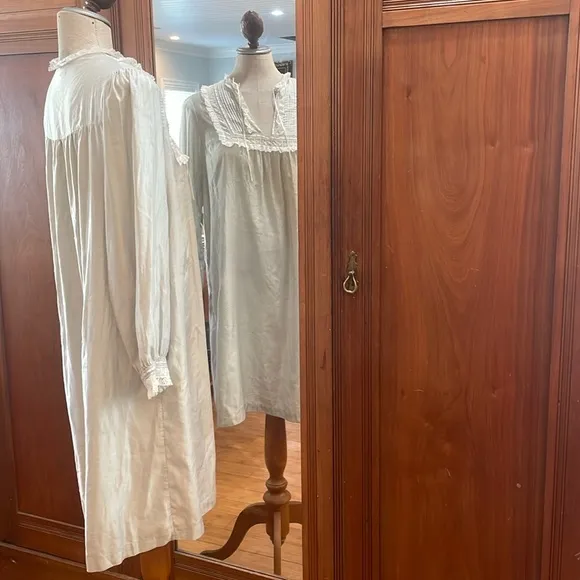 Vintage 80s Barbizon midi nightgown cuddleskin lace trim blue white women size M