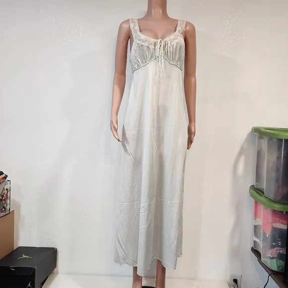 Vintage JcPenney Maxi Lightweight Cream Nightgown Sz M