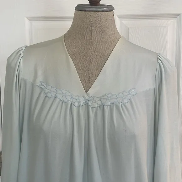 Vintage Vanity Fair nightgown long sleeve nylon  V-neck blue womens size small S