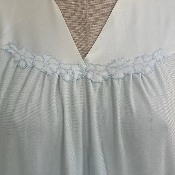 Vintage Vanity Fair nightgown long sleeve nylon  V-neck blue womens size small S