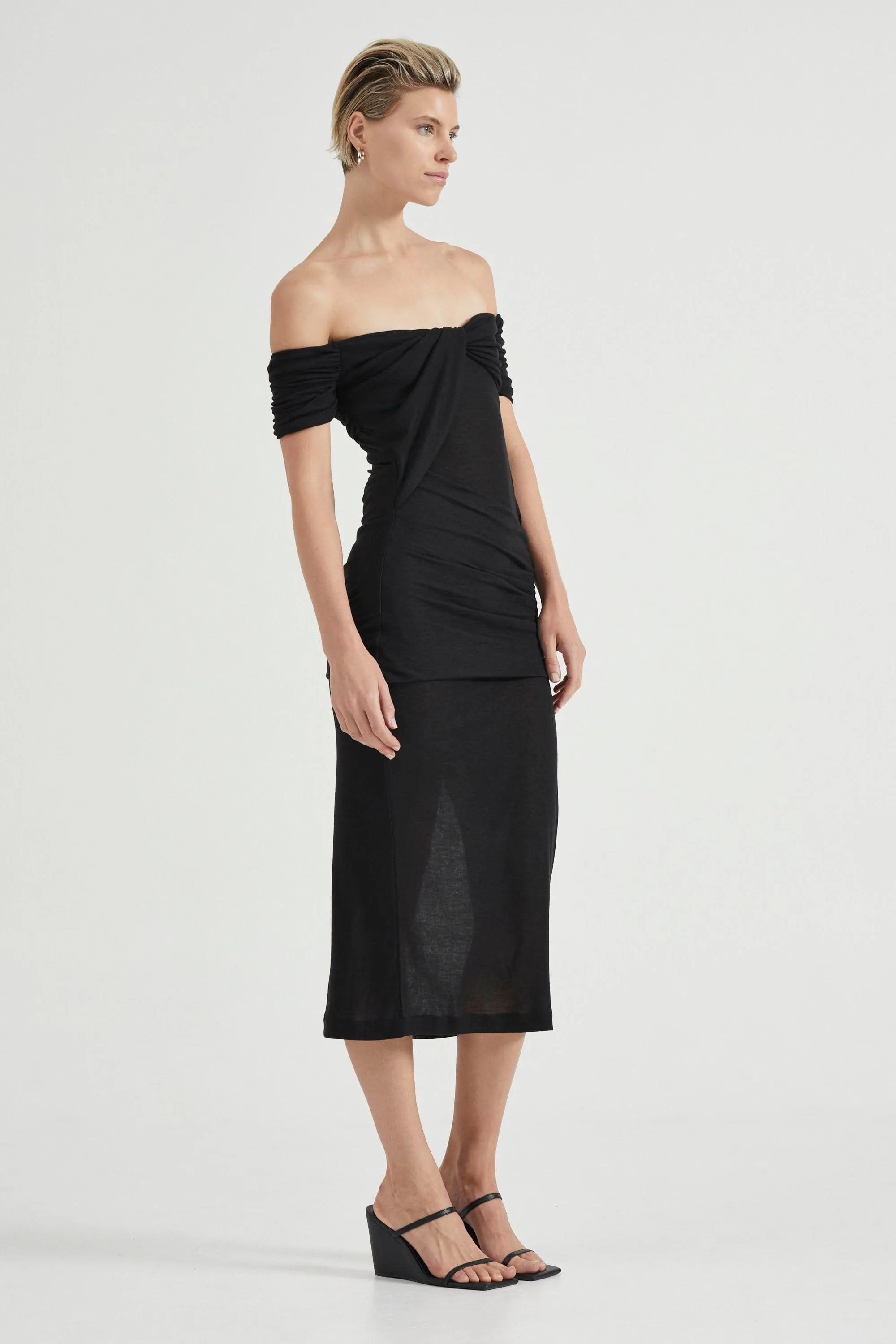WIND THROUGH OFF SHOULDER DRESS | BLACK