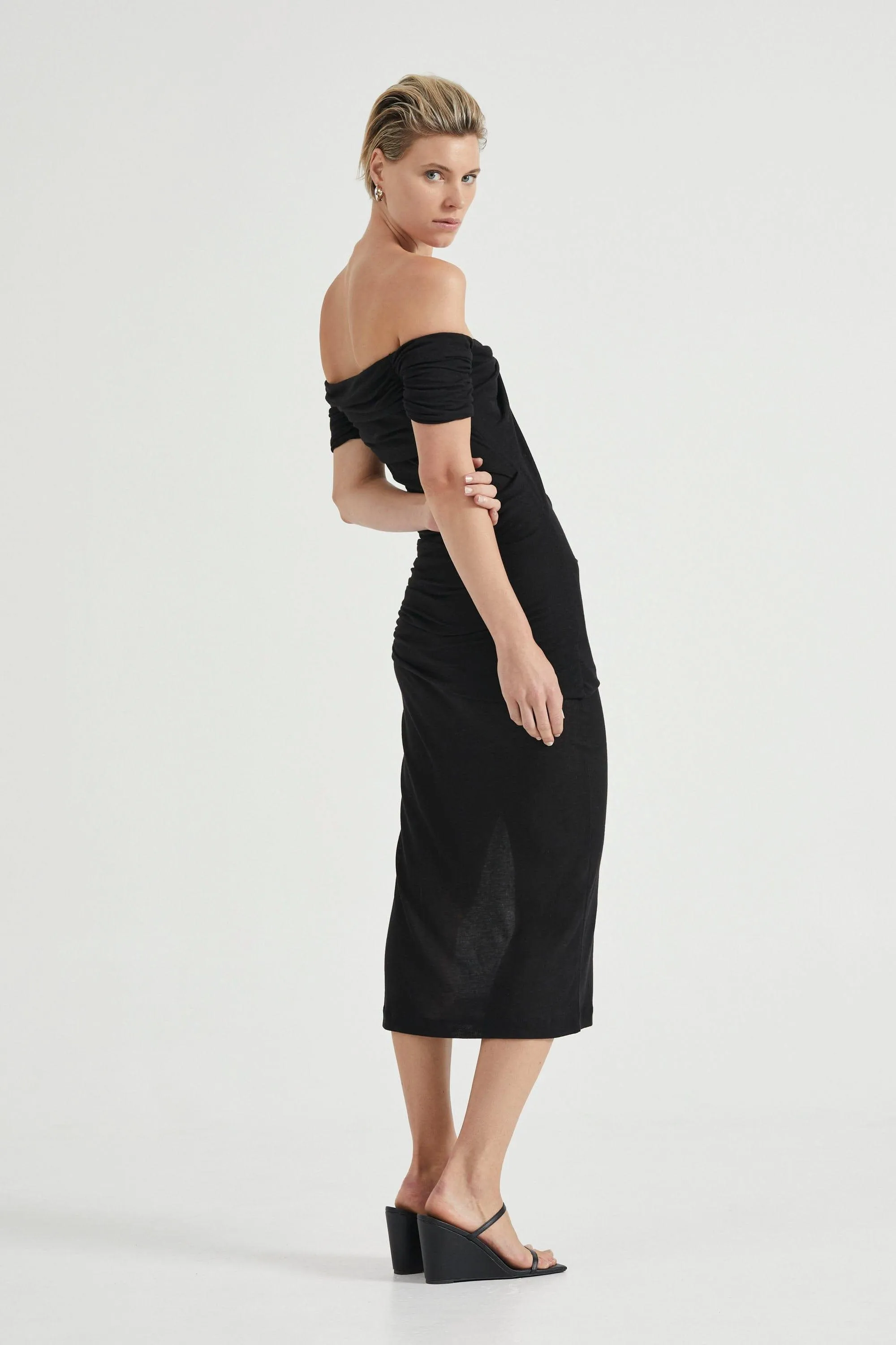 WIND THROUGH OFF SHOULDER DRESS | BLACK