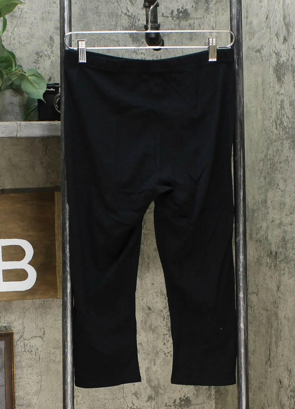 Xhilaration Women's Solid Jersey Capri Leggings Black XL